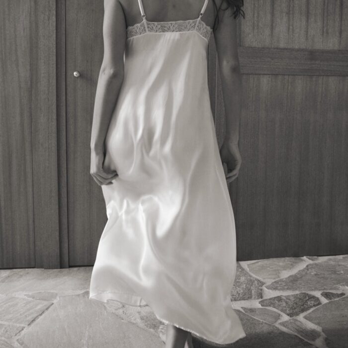 Robe en Soie de La Nouvelle – Image 4