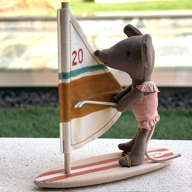 Souris Maileg (planche à voile)